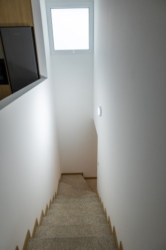 104575