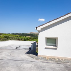 104554